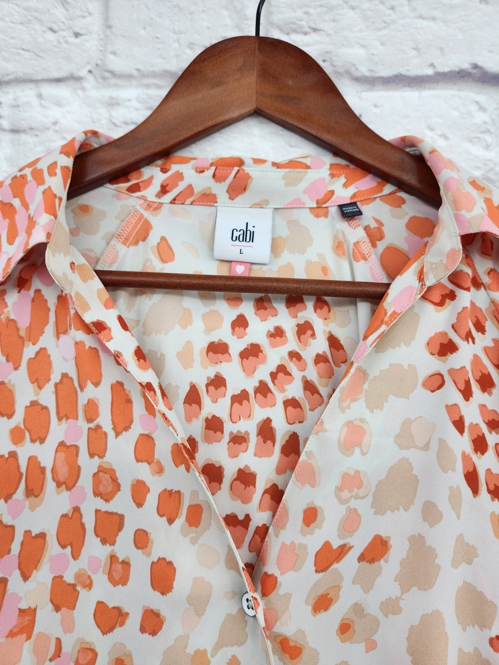Cabi Style 6081 Animal Print Button Front Blouse Size Large Peach Coral Neutral - Picture 2 of 12